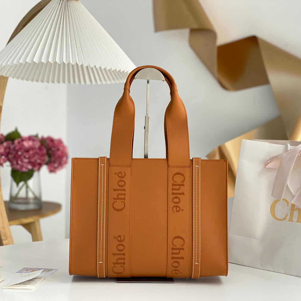 Ch10e woody medium leather tote bag