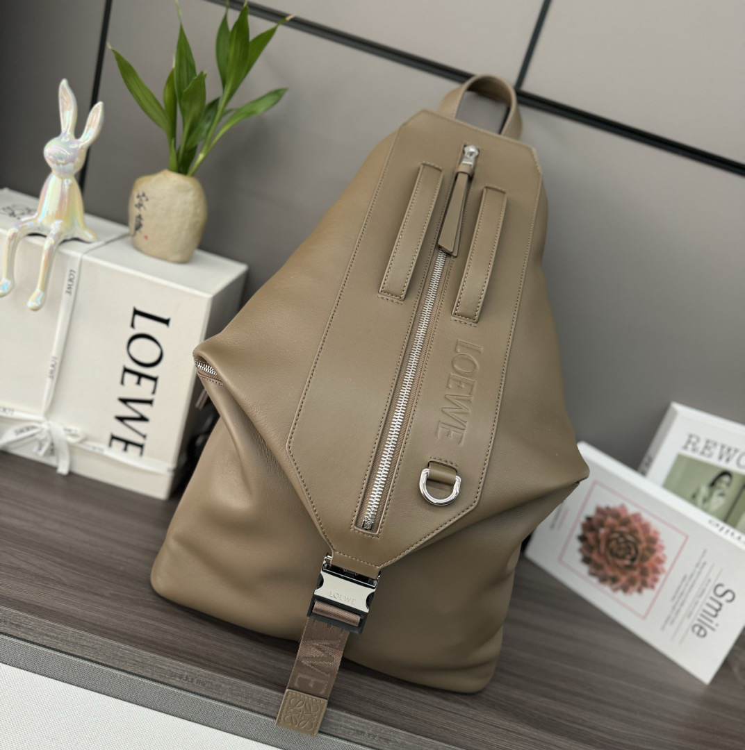 L0ew* Convertible backpack in classic calfskin(HIGH-END GRADE)