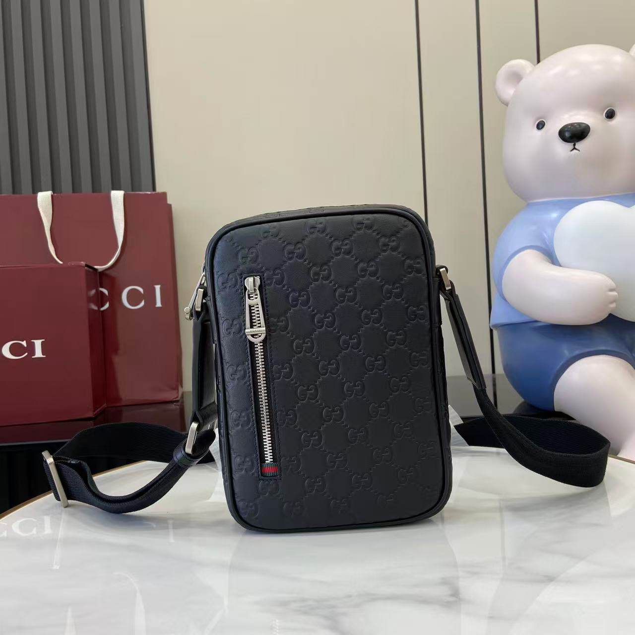 GG Emblem small crossbody bag(HIGH-END GRADE)